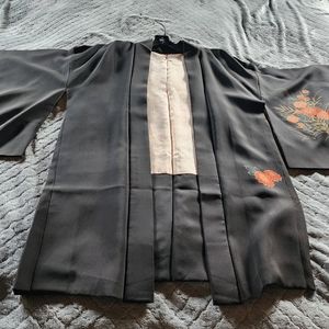 This is a beautiful SILK kimono I bought in Hong Kong a few yrs ago.